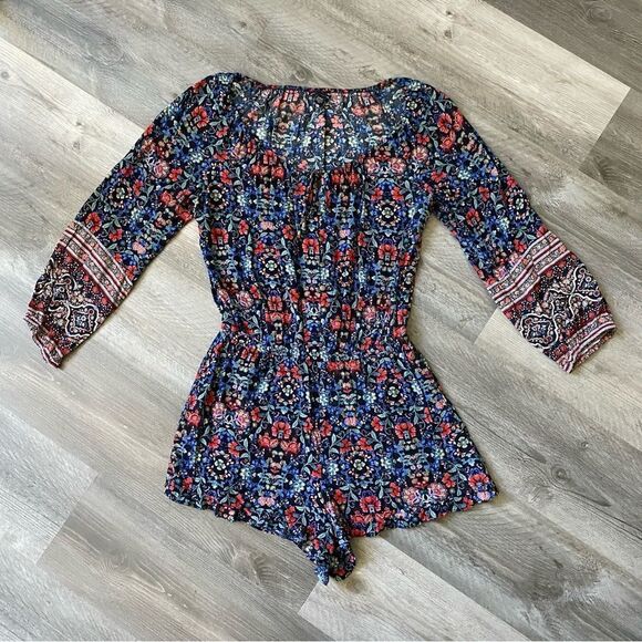 American Eagle Romper Blue Red Floral Medium Viscose Pockets Vacation - Picture 2 of 12